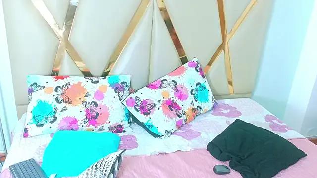 Freechat hot-littlechill on StripChat