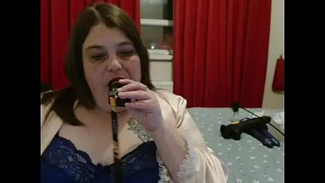 StripChat HousewifeMilf_Courtney is Freechat HousewifeMilf_Courtney — SPOIL ME!!! Every 50tkns get a free vid