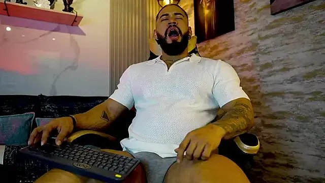 jaxon_colton on StripChat