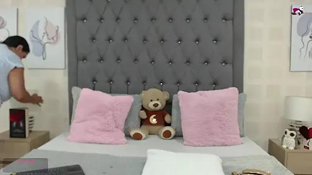 Freechat JoslinEvans on StripChat