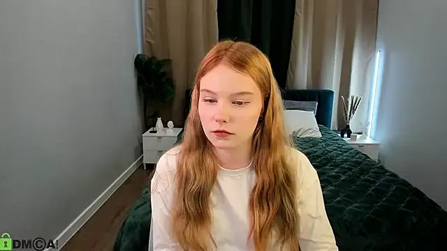 Julia_Anis — Show legs