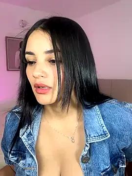 Freechat Julieta92_ on StripChat