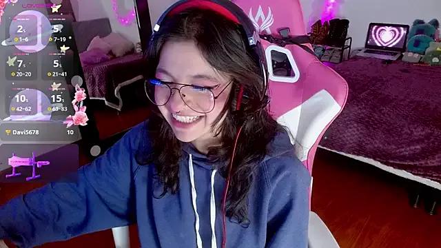 Freechat larah_uwu on StripChat