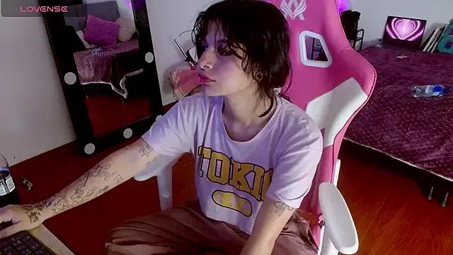 Freechat larah_uwu on StripChat