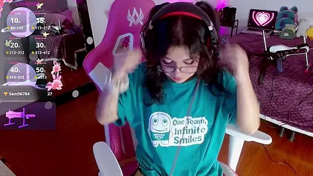 Freechat larah_uwu on StripChat