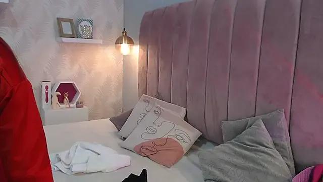 LeenaBrown on StripChat