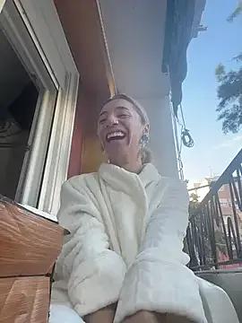 Littlebunny21 on StripChat