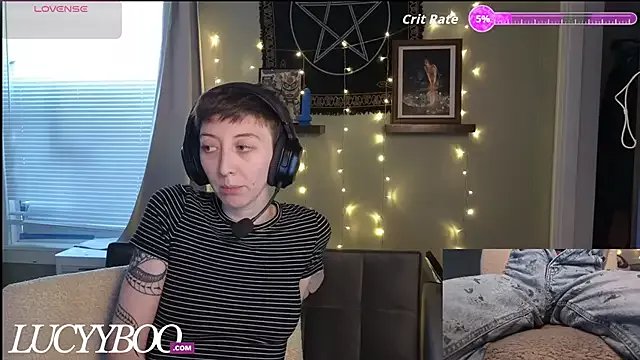 Freechat lovelylucyy on StripChat