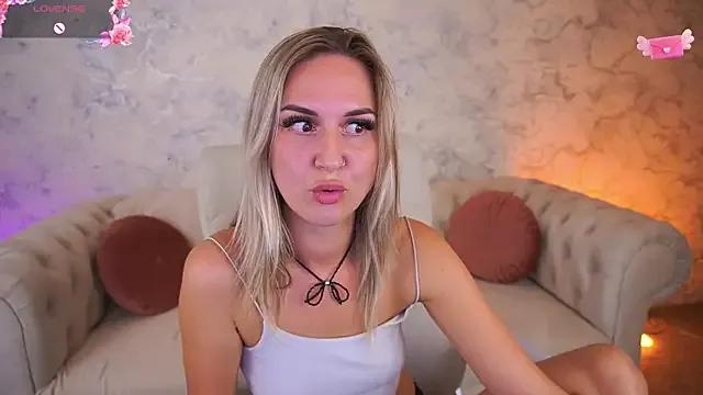 Freechat LovelyMollyy on StripChat