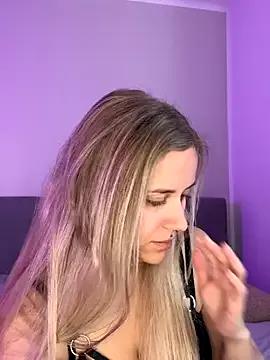 lunawolf21 on StripChat