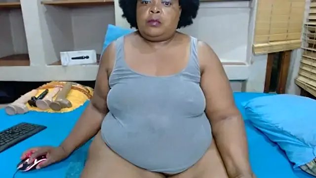 MatureBootyBabe4Uxx on StripChat