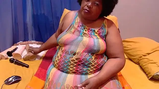 MatureBootyBabe4Uxx on StripChat