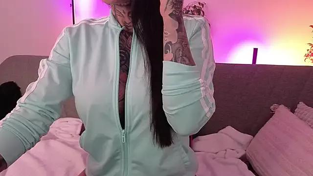 StripChat MeganWitch is Freechat MeganWitch — STAY TOPLESS 15 min