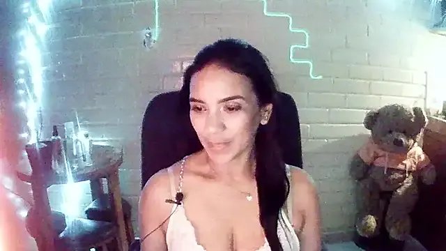 MiiaVelasquez on StripChat