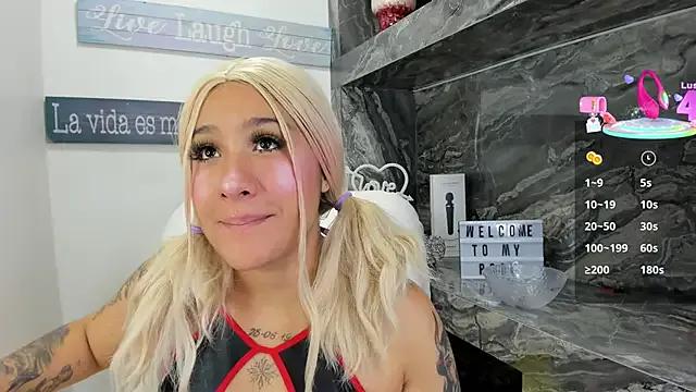 miss_danika on StripChat