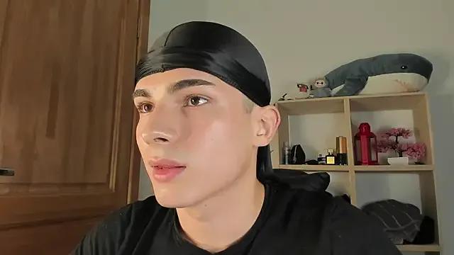 Freechat mystic_evan on StripChat