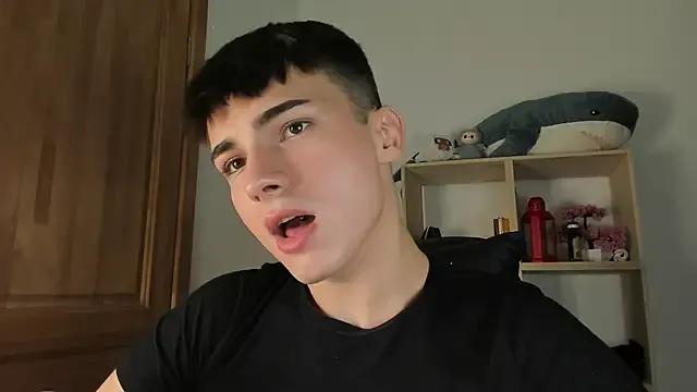 Freechat mystic_evan on StripChat