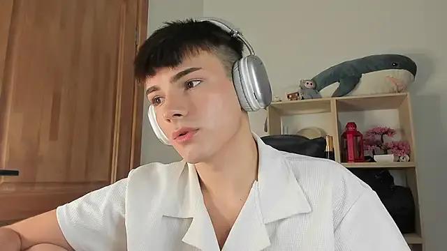 Freechat mystic_evan on StripChat