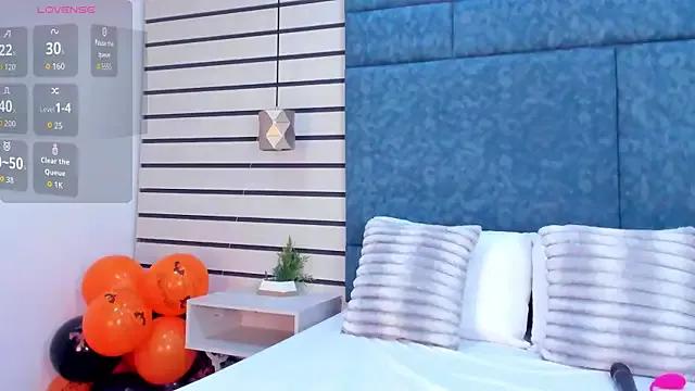 StripChat NatyLeone is Freechat NatyLeone — oil my legs and modeling