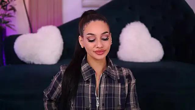 NinaSolenne on StripChat