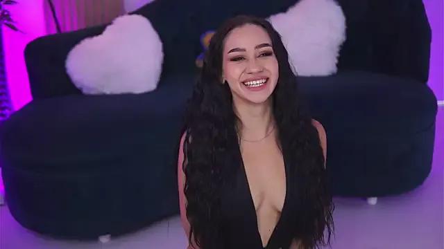 NinaSolenne on StripChat