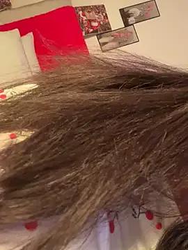 OnlyRima — Fais vibrer ma chatte avec un vibromasse