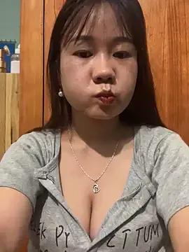 Freechat qinejr37 on StripChat