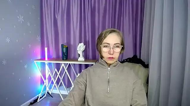 Freechat queen_a_n_i on StripChat