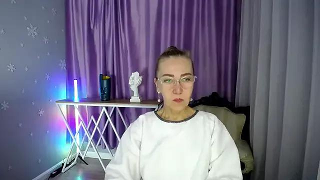 Freechat queen_a_n_i on StripChat