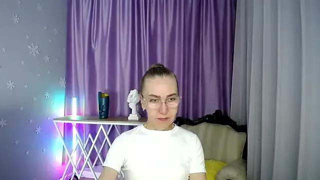 Freechat queen_a_n_i on StripChat