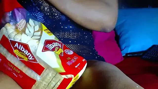 Queenofthenightx on StripChat 