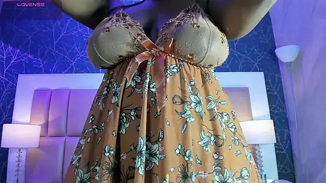 Private ReinaMiah on StripChat