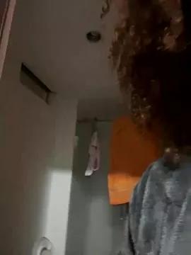 Freechat riri_brunnete on StripChat