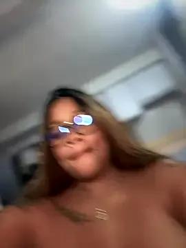 Freechat riri_brunnete on StripChat