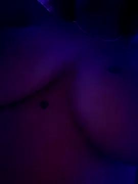 Freechat riri_brunnete on StripChat