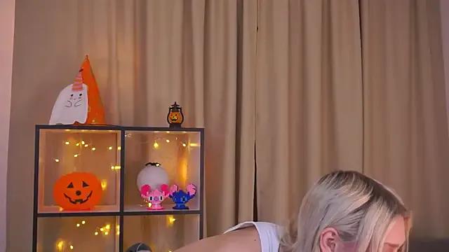 StripChat RiriKiss is Freechat RiriKiss — Suck finger close up