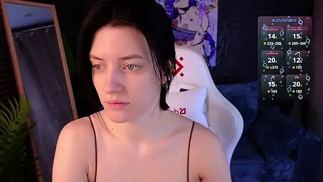 roxy_riot_ — body teasing