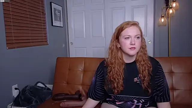 Scarlettredff — ride dildo on floor