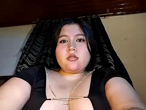 Freechat sharyl_24 on StripChat