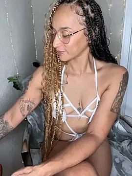 Shuggabutt on StripChat