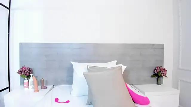 Freechat sunnyWhitee on StripChat