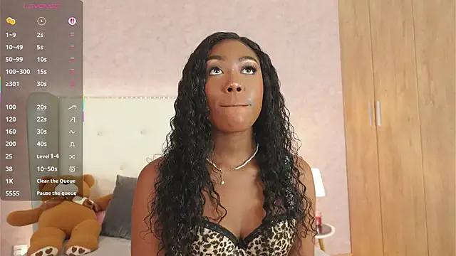 Freechat ThianaLopez on StripChat