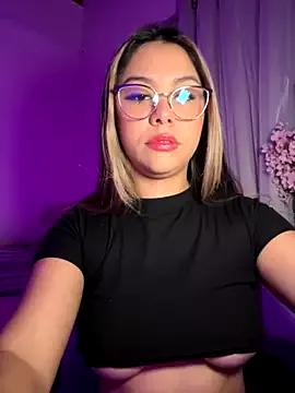 Freechat tuckersabrina on StripChat