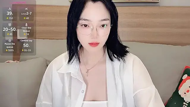 upoo7lt on StripChat