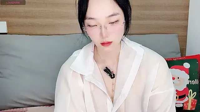 upoo7lt on StripChat