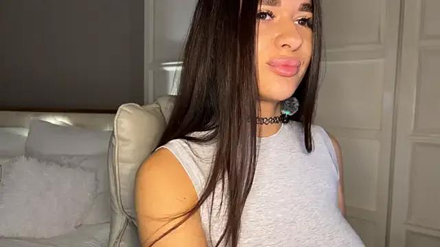 Freechat UrLillShy on StripChat