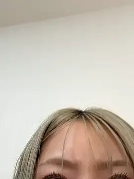 yumi0025 on StripChat