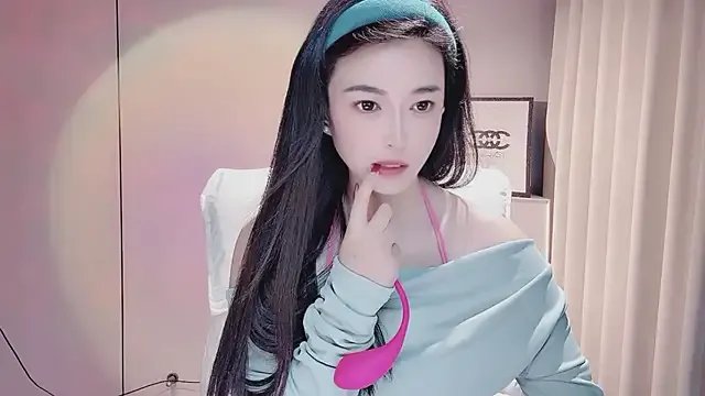 YunShan-33 on StripChat