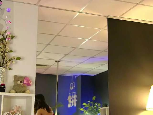 MaddyHeart from BongaCams
