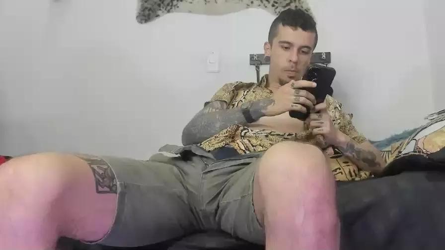 aaronbigdickxxx from Cam4